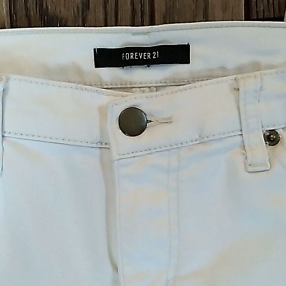 Forever 21 White Skinny Jeans. - Picture 2 of 8